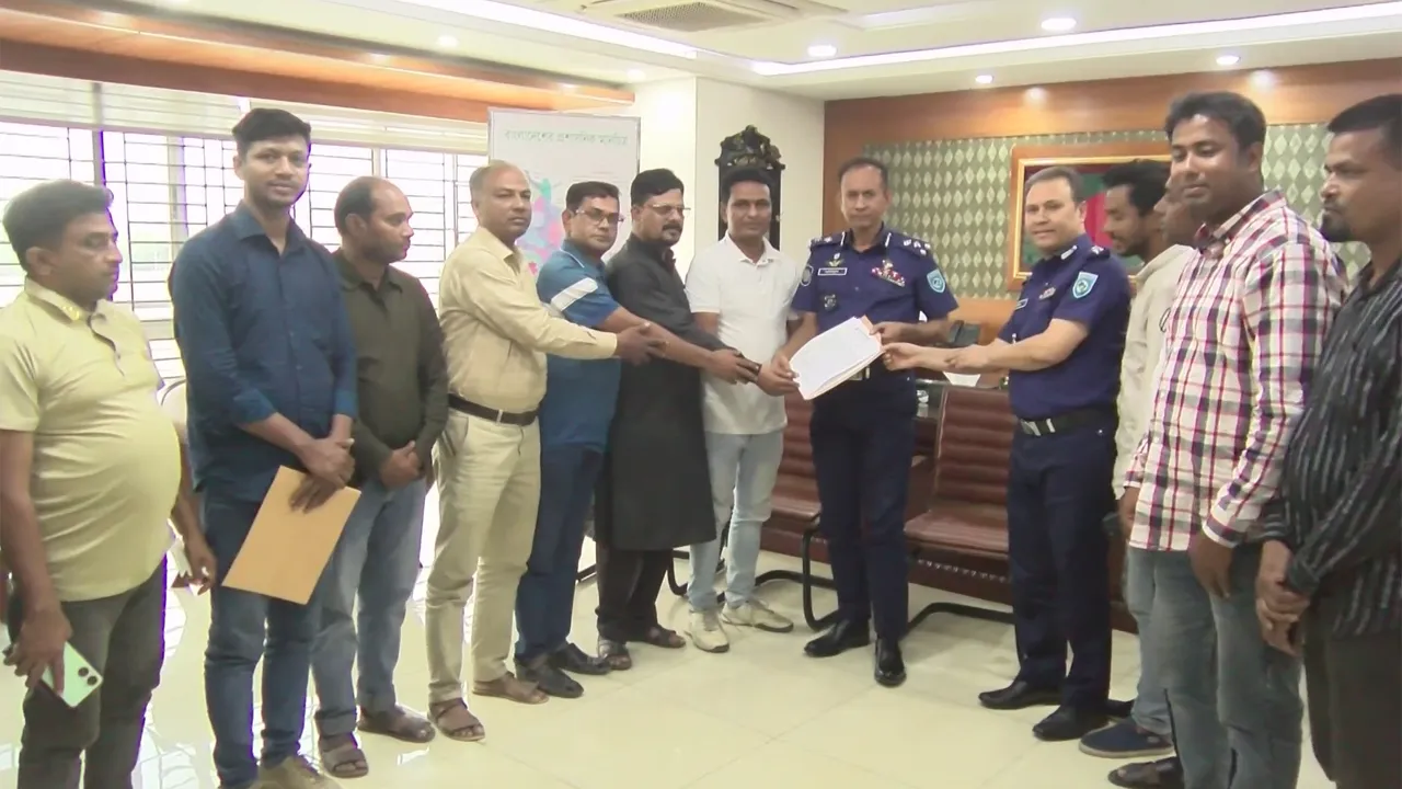 রংপুরে ডিআইজির কাছে রিপোর্টার্স ক্লাবের স্মারকলিপি