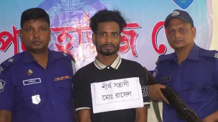 লক্ষ্মীপুরে আগ্নেয়াস্ত্র-গুলি-ইয়াবাসহ গ্রেফতার ২