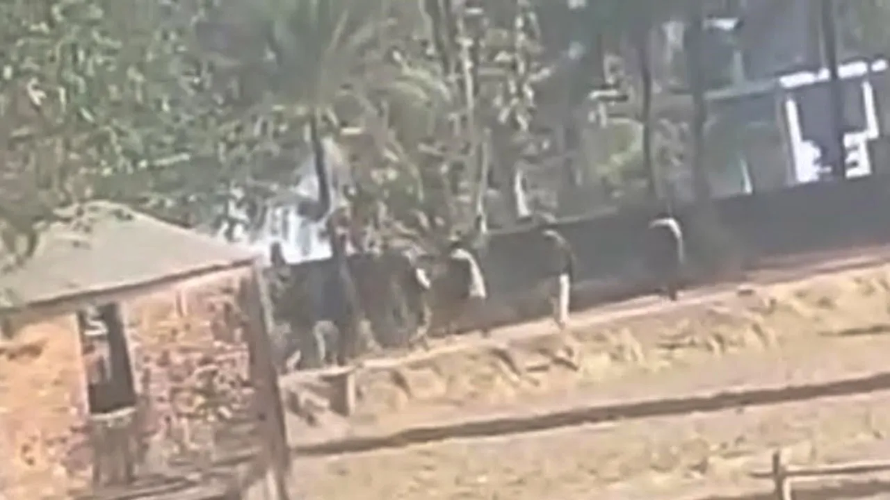 চট্টগ্রামের রাউজানে সন্ত্রাসীদের গুলি, এলাকায় আতঙ্ক