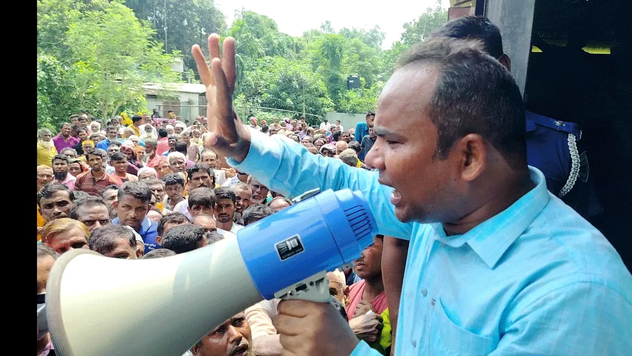 রৌমারীতে সার নিতে কৃষকের ভিড়, উত্তেজনা