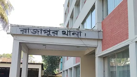 রাজাপুরে চাঁদা নিতে এসে জনতার হাতে যুবক আটক, থানায় মামলা
