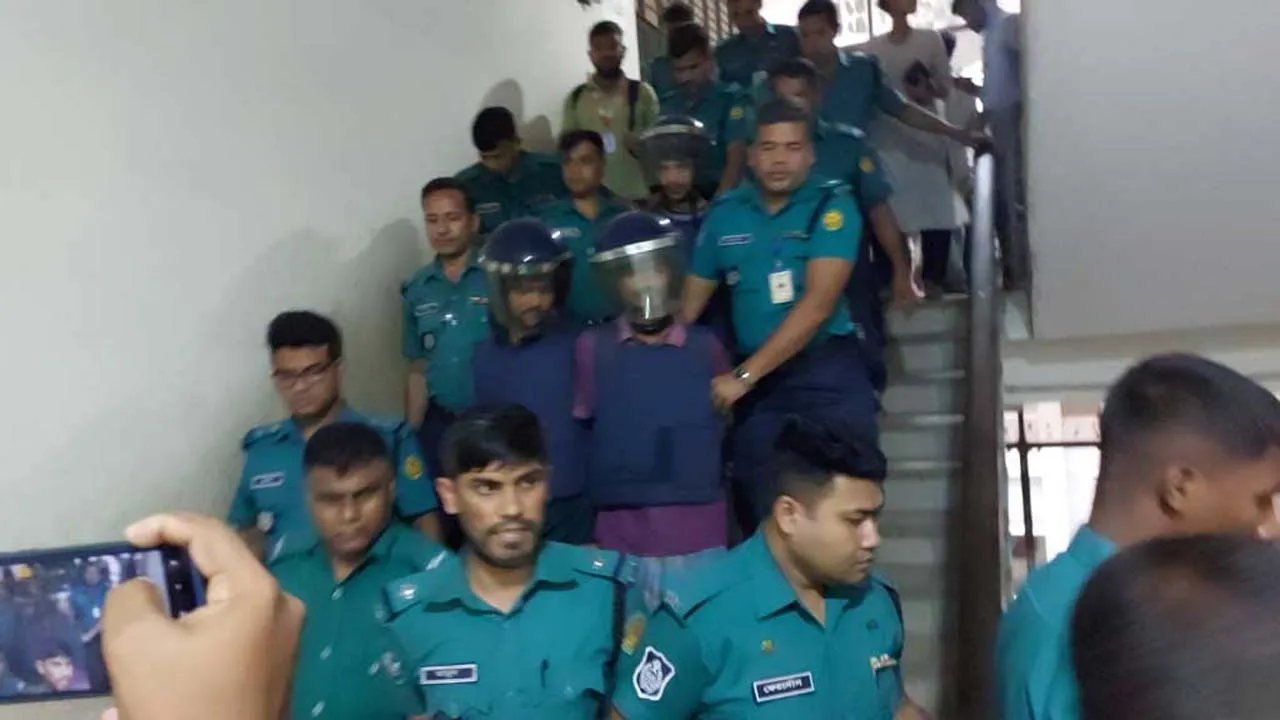 মিটফোর্ডে পাথর মেরে ব্যবসায়ীকে হত্যা মামলায় তিনজন রিমান্ডে