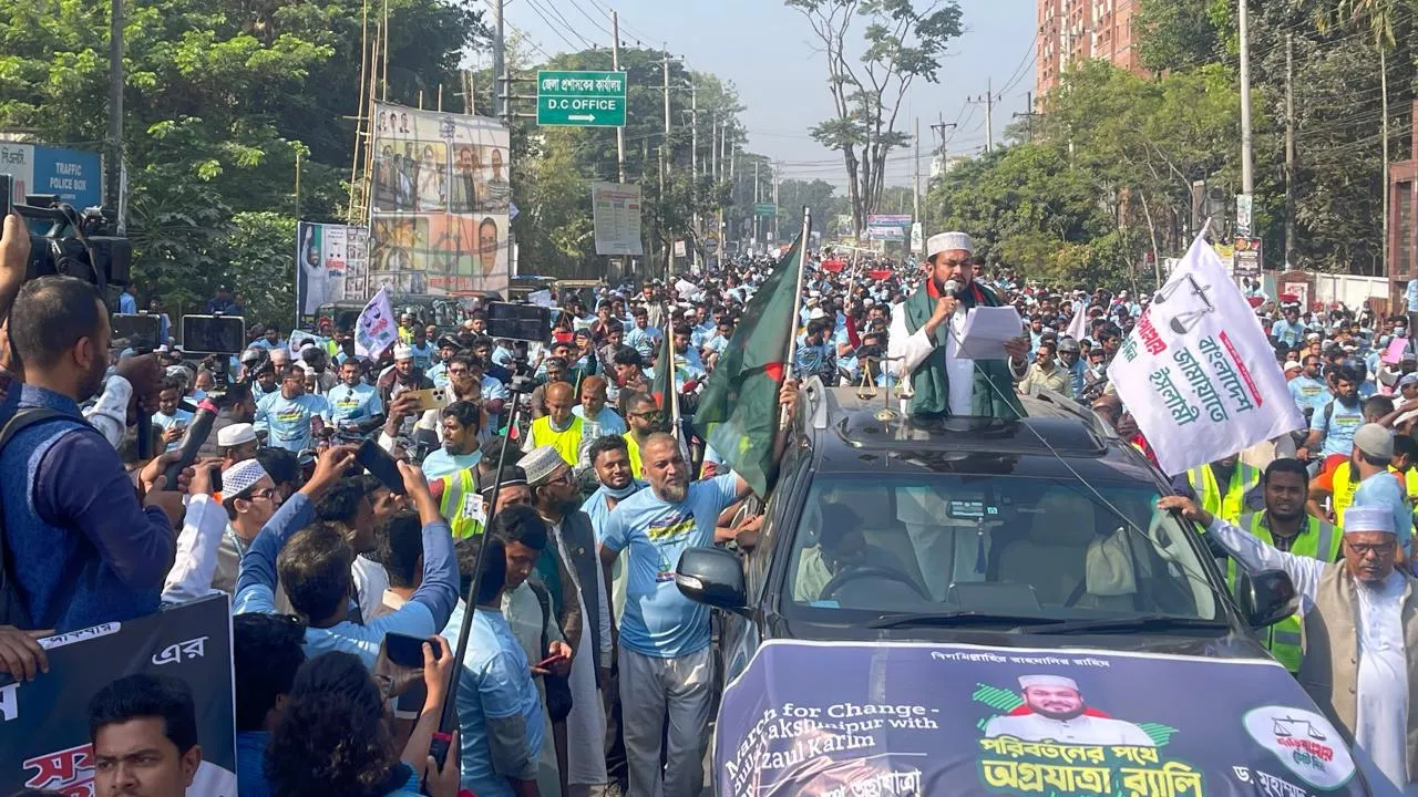 লক্ষ্মীপুরে দাঁড়িপাল্লায় ভোট চেয়ে ড. রেজাউল করিমের মোটরসাইকেল শোভাযাত্রা