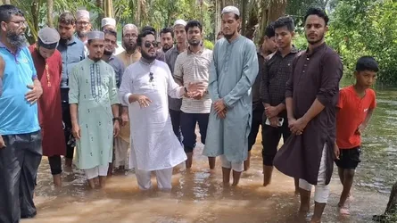 সরকারি সংস্থাগুলোর উদাসীনতার কারণে পানিবন্দী মানুষের দুর্ভোগ বেড়েছে