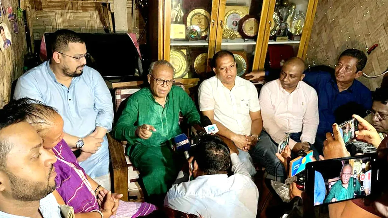 ফুটবলার ঋতুপর্ণা চাকমার ক্যান্সার আক্রান্ত মায়ের পাশে তারেক রহমান