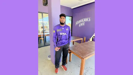 হোবার্ট হারিকেন্সের জার্সি গায়ে রোমাঞ্চিত রিশাদ (ভিডিও)