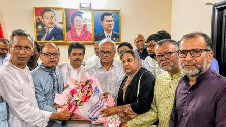 বিএনপির ভারপ্রাপ্ত মহাসচিবকে জাতীয়তাবাদী সমমনা জোটের ফুলেল শুভেচ্ছা