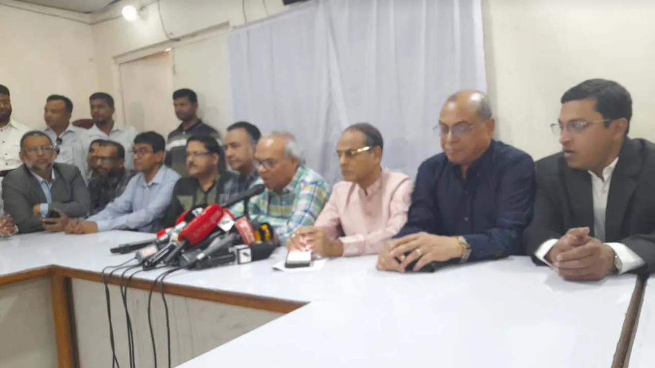 ব্যাংক লুটের টাকায় কেনা হচ্ছে ককটেল : রিজভী