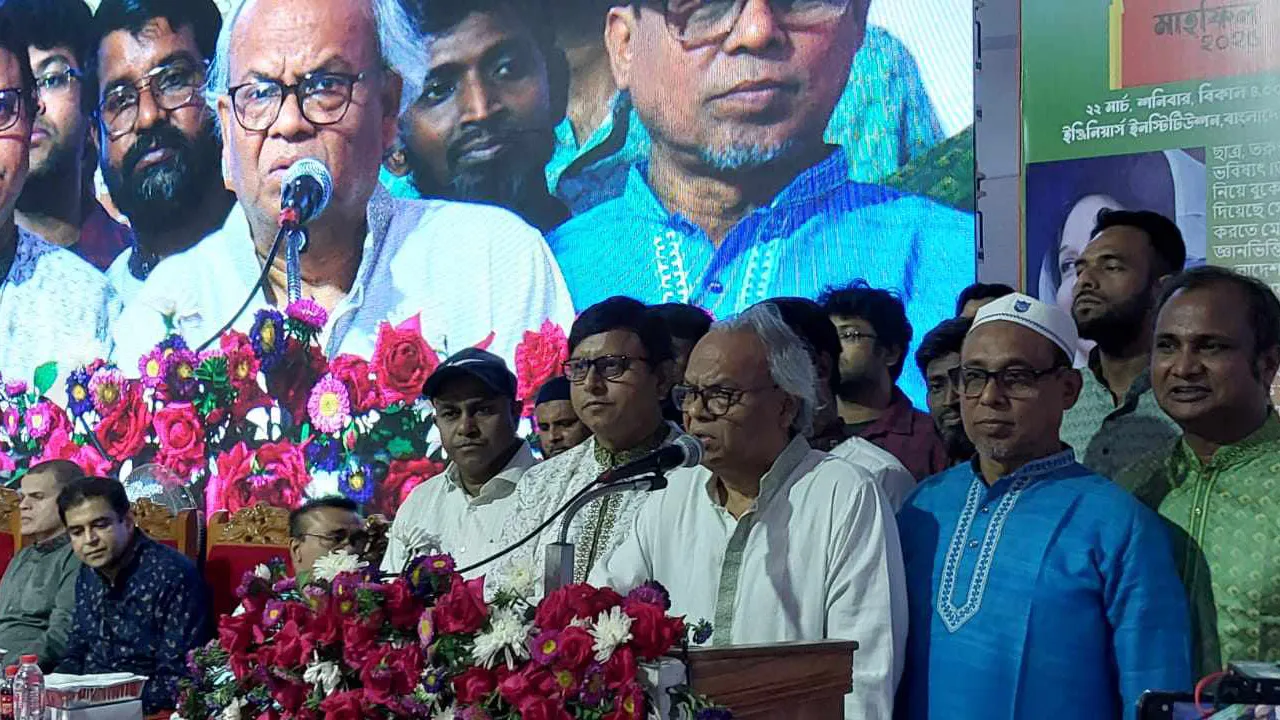 ‘ঘুমন্ত দানবের’ প্রত্যাবর্তন ঠেকাতে ঐক্যবদ্ধ থাকতে হবে : রিজভী