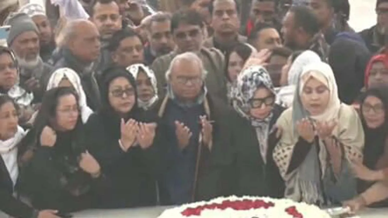 খালেদা জিয়া সাড়ে ৪ দশকের এক অনবদ্য রাজনৈতিক প্রতিষ্ঠান