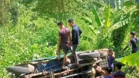 সাজেক থেকে ফেরার পথে জিপ খাদে, নিহত ১ আহত ১২