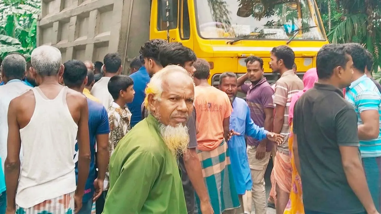 লালমনিরহাটে ট্রাকচাপায় মাদরাসাছাত্র নিহত