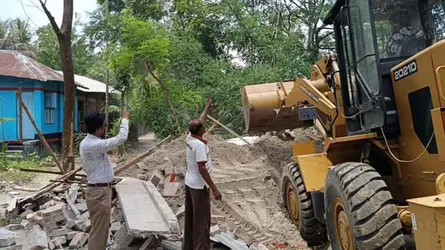 শৈলকুপায় মহাসড়কের অবৈধ স্থাপনা উচ্ছেদ সওজের
