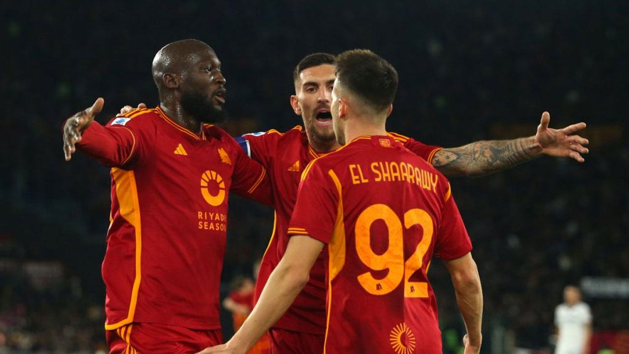 Romelu-Lukaku-with-teammates