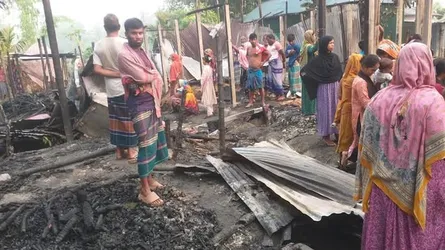 রৌমারীতে আগুনে পুড়ে সর্বশান্ত তিন পরিবার