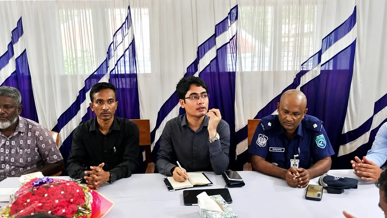 ব্যানার ছাড়া নতুন রুহিয়া উপজেলার প্রথম আইনশৃঙ্খলা সভা