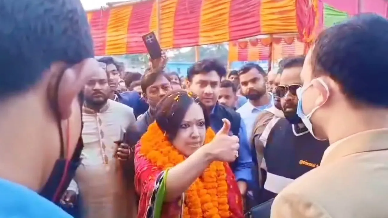 সরাইলে নির্বাহী ম্যাজিস্ট্রেটকে ‘বৃদ্ধাঙ্গুলি’ দেখালেন রুমিন ফারহানা