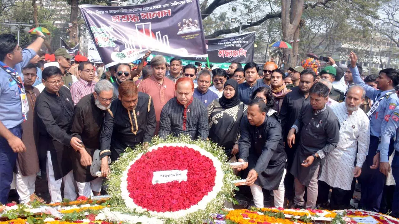 আন্তর্জাতিক মাতৃভাষা দিবসে শহীদ মিনারে রূপালী ব্যাংকের শ্রদ্ধা