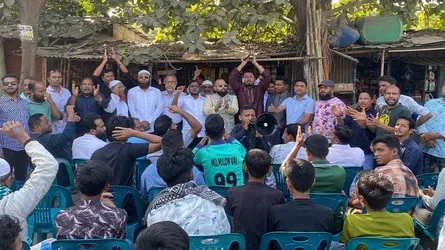 রূপগঞ্জে আওয়ামী লীগের লকডাউনের প্রতিবাদে বিক্ষোভ