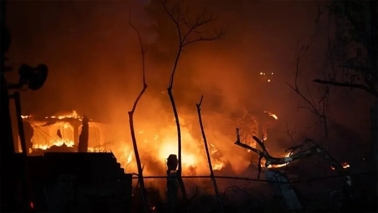 রুশ তেল শোধনাগারে ইউক্রেনের ড্রোন হামলা : ভয়াবহ অগ্নিকাণ্ড