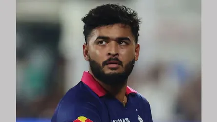 স্টেডিয়ামে ধূমপান করে তোপের মুখে রাজস্থান অধিনায়ক