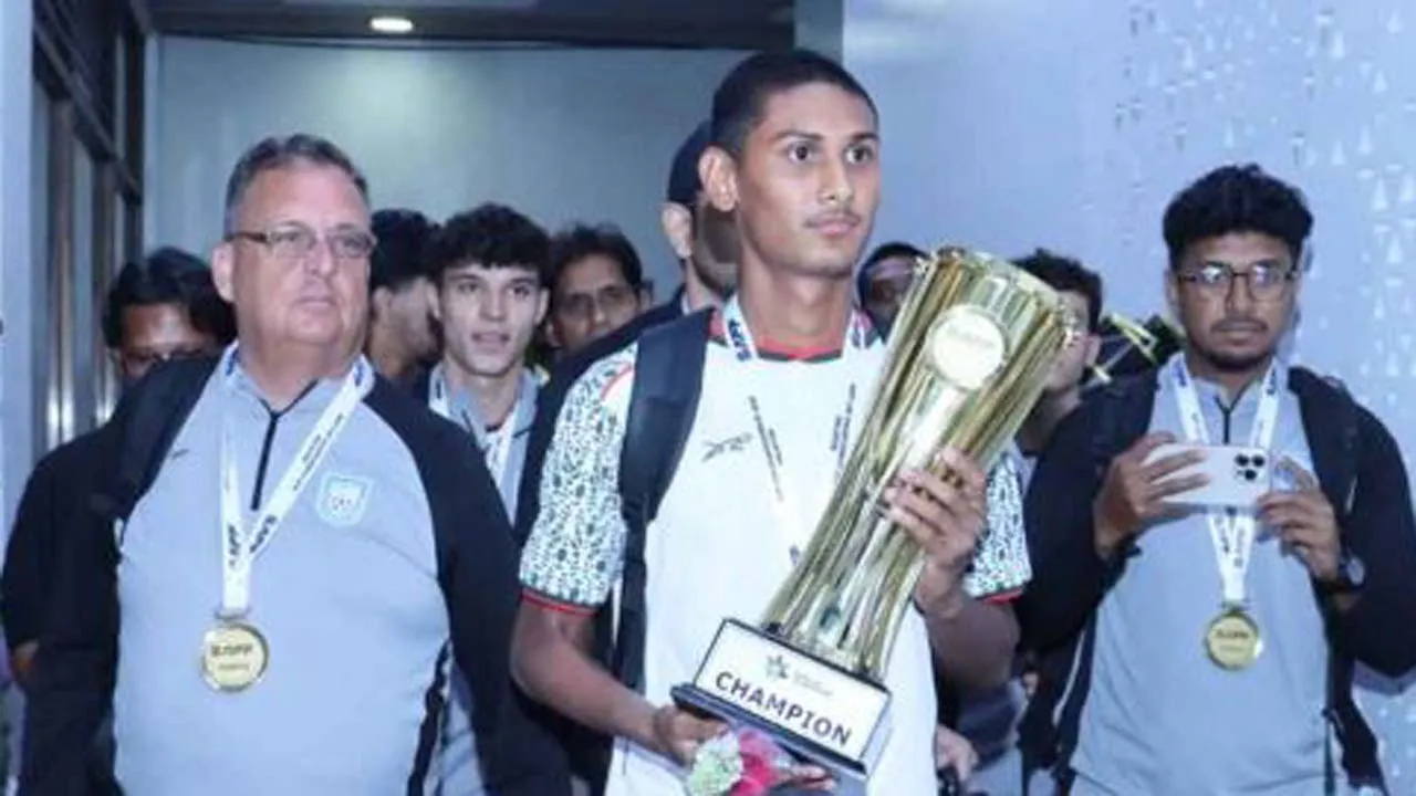 সাফজয়ীদের ১ লাখ টাকা করে পুরস্কার দিলো সরকার