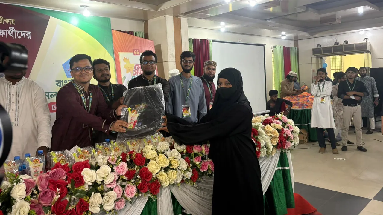 সাভারে জিপিএ-৫ প্রাপ্ত কৃতি শিক্ষার্থীদের সংবর্ধনা দিলো ছাত্রশিবির