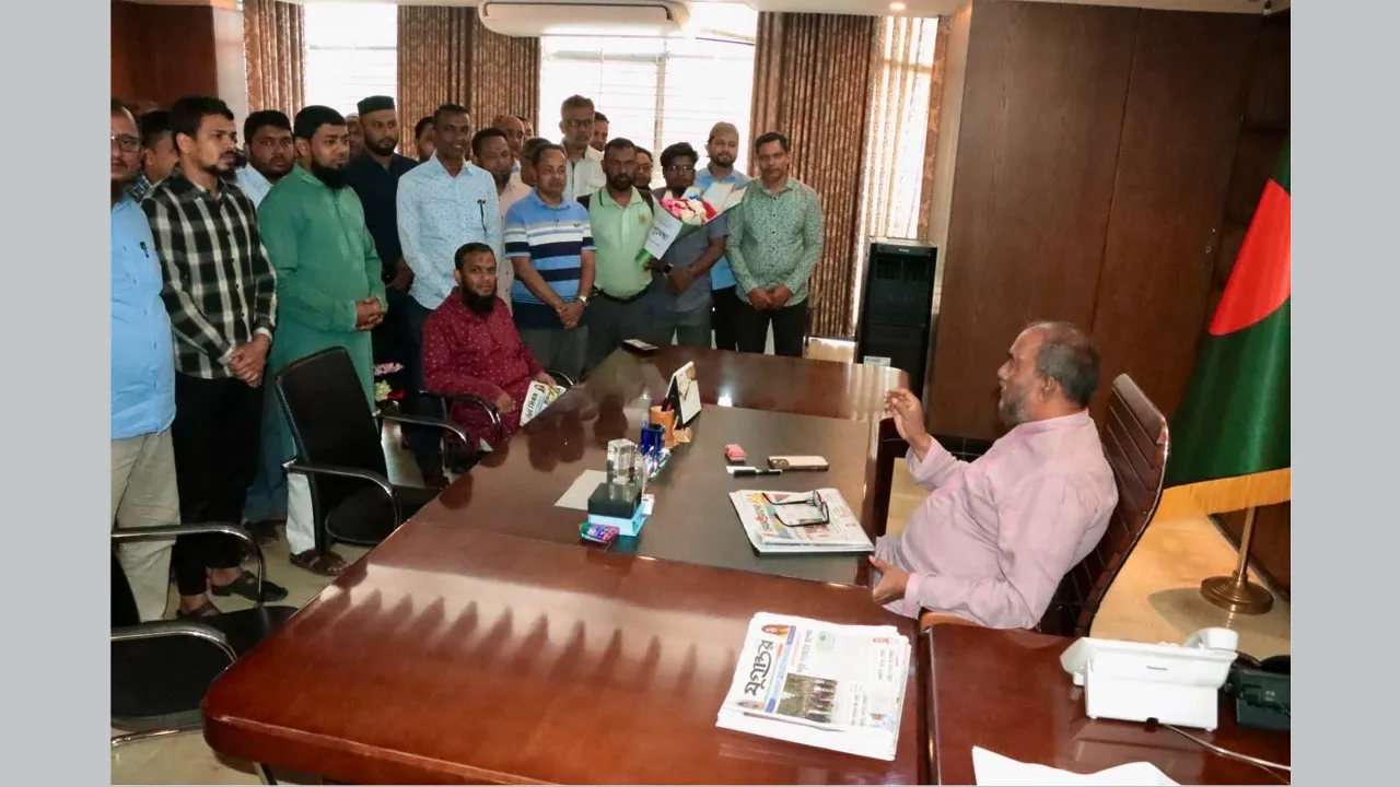 ঠিক সময়ে অফিসে উপস্থিত না হলে ব্যবস্থা নেয়ার হুঁশিয়ারি সিসিক প্রশাসকের
