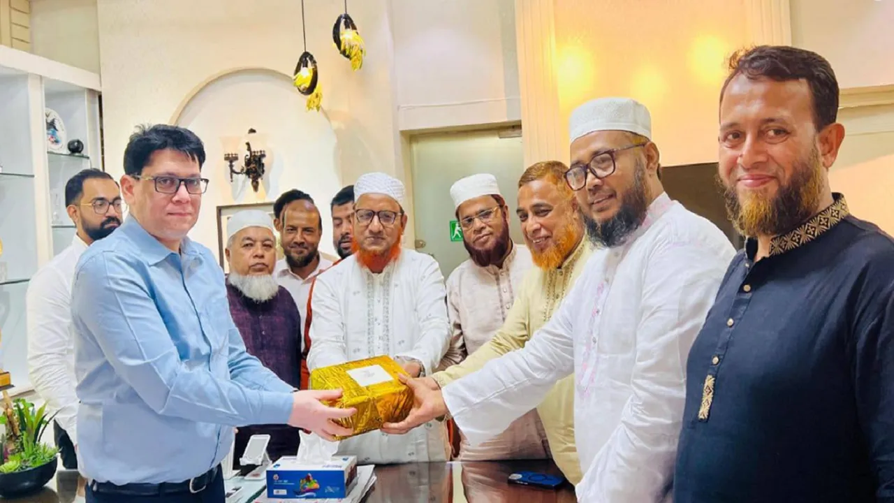 নবাগত জেলা প্রশাসকের সাথে চট্টগ্রাম উত্তর ও দক্ষিণ জামায়াত নেতৃবৃন্দের সাক্ষাৎ
