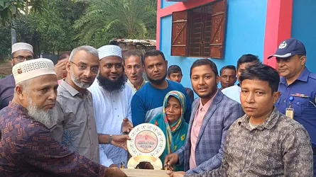 এসপি সাজেদুর রহমানের মানবিক ছোঁয়ায় বদলে গেল বিধবা সুফিয়ার জীবন