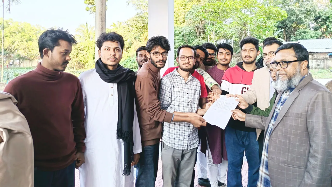 শর্ত মানতে নারাজ প্রার্থীরা, সময়মতো শাকসু নির্বাচনের দাবিতে স্মারকলিপি
