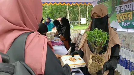 শাবিপ্রবিতে ছাত্রী সংস্থার কুরআন ও ফুলের চারা বিতরণ