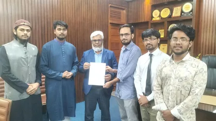 শাকসু নির্বাচন পেছানোর সাথে জড়িতদের শাস্তির দাবিতে স্মারকলিপি প্রদান
