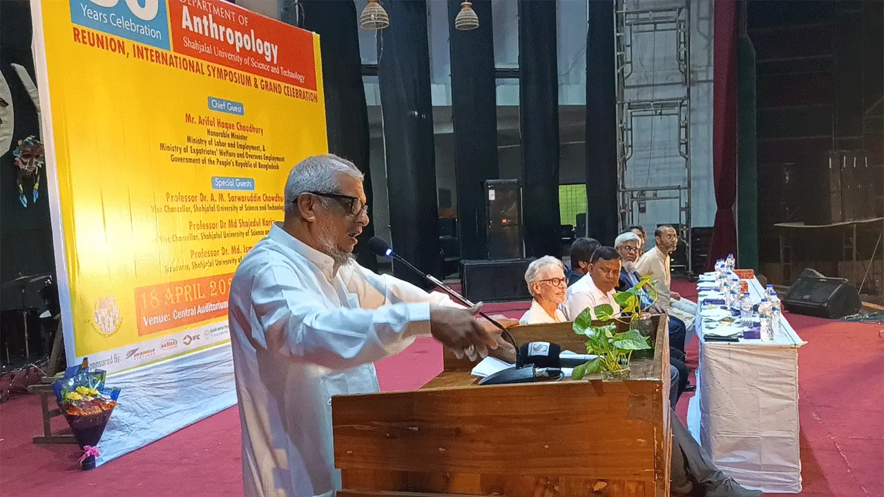 মেধাবীদের মাইগ্রেশনের বিপক্ষে আমি : প্রবাসী কল্যাণমন্ত্রী
