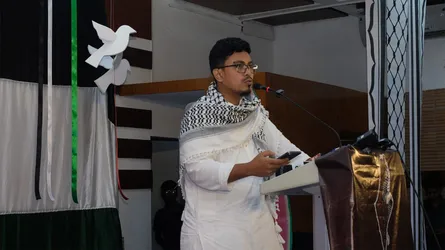 ফিলিস্তিনে ইসরাইলি গণহত্যার প্রতিবাদে ডাকসুর ‘রক্তাম্বর’ শীর্ষক কবিতা পাঠের আসর