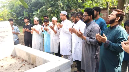 শহীদ শান্তর কবর জিয়ারত করলেন ডাকসু’র ভিপি সাদিক কায়েম