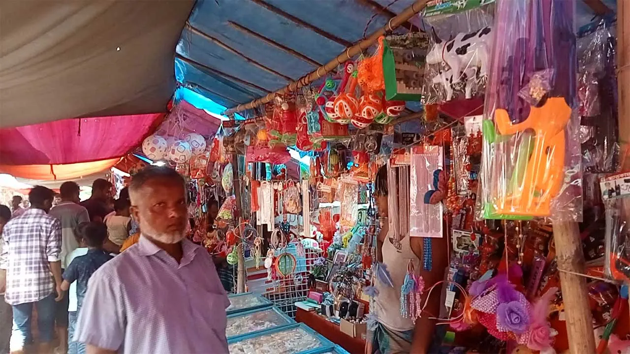 সাদুল্লাপুরে বান্নীর মেলায় অতিরিক্ত টোল আদায়ের অভিযোগ