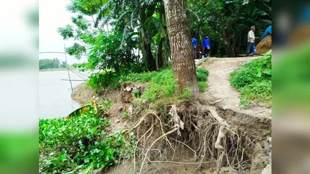 ‎বাঙ্গালী নদীর ভাঙনের মুখে ২৮ কোটি টাকার ত্রিমোহনী সেতু
