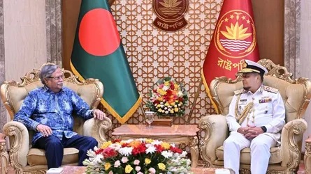 রাষ্ট্রপতির সাথে বিদায়ী নৌপ্রধানের সৌজন্য সাক্ষাৎ