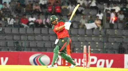 ফিফটি তুলে নিলেন সাইফ, এগিয়ে যাচ্ছে বাংলাদেশ