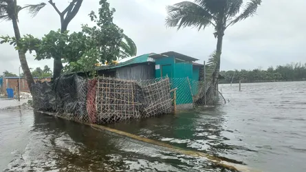 সেন্টমার্টিন দ্বীপে ডুবে গেছে অর্ধশতাধিক ঘরবাড়ি