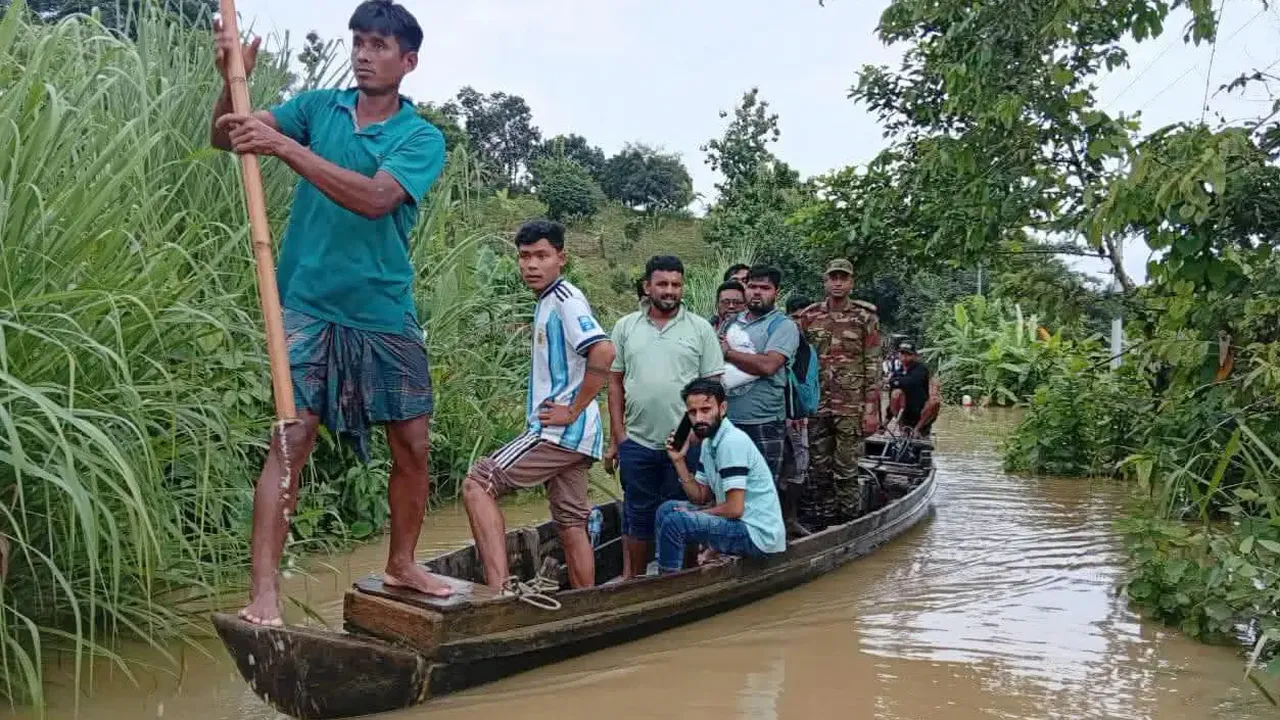 সেনাবাহিনীর সহায়তায় সাজেক ছাড়লেন আরো ৩১১ পর্যটক