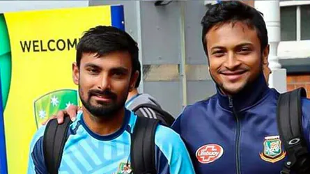 সাকিবের পাশে বসলেন লিটন, দেখাচ্ছেন স্বপ্ন