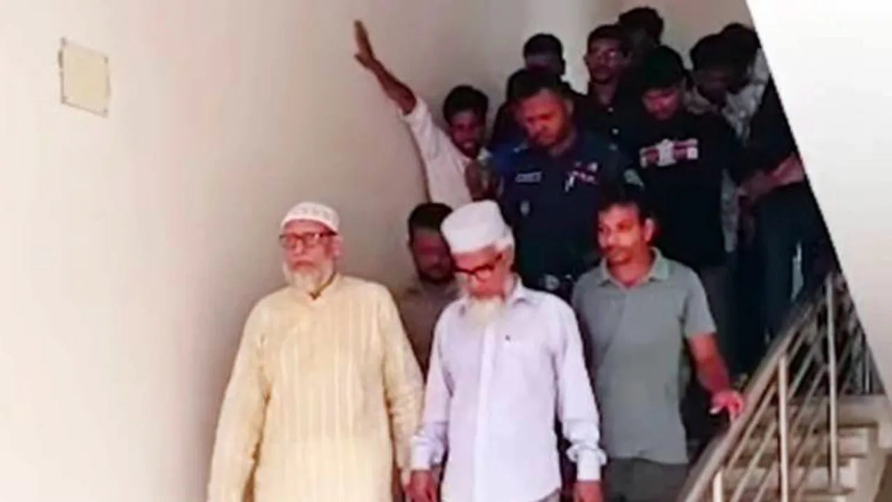 মুচলেকা দিয়ে ক্যাম্পাস ছাড়লেন আনন্দ মোহন কলেজের ভারপ্রাপ্ত অধ্যক্ষ