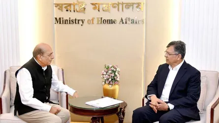 বাংলাদেশ-ভারত সম্পর্ক সুদৃঢ় করতে ফ্রেশ স্টার্ট জরুরি : স্বরাষ্ট্রমন্ত্রী