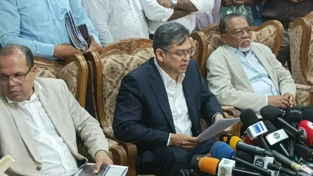 দলের প্রধান প্রধানমন্ত্রী হতে পারবেন না এমন প্র্যাকটিস দেখা যায় না
