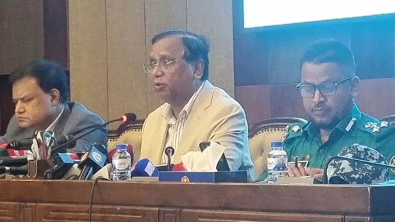 হকারদের নিবন্ধনের আওতায় এনে শৃঙ্খলা ফেরানো হবে