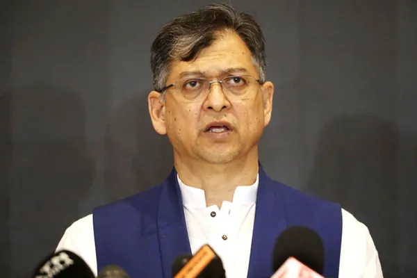 ফ্যাসিবাদের প্রত্যাবর্তন রুখতে ঐক্যবদ্ধ থাকার আহ্বান স্বরাষ্ট্রমন্ত্রীর
