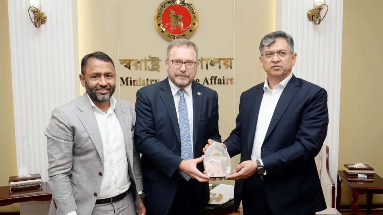 স্বরাষ্ট্রমন্ত্রীর সাথে রাশিয়ার রাষ্ট্রদূতের সাক্ষাৎ