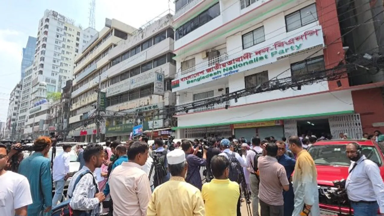 সংরক্ষিত নারী আসনের মনোনয়ন ফরম বিক্রি, সরব বিএনপির কেন্দ্রীয় কার্যালয়